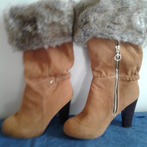 Fashion boots size 6   Tan with fur top and side zipper